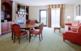 Holiday Inn Express & Suites Lexington NW-The Vineyard