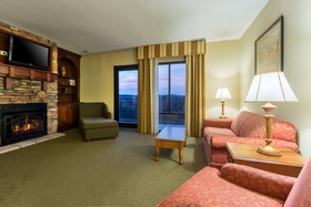 Holiday Inn Express & Suites Lexington NW-The Vineyard