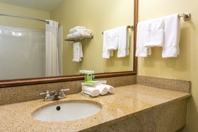 Holiday Inn Express & Suites Lexington NW-The Vineyard