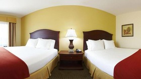 Holiday Inn Express & Suites Lexington NW-The Vineyard