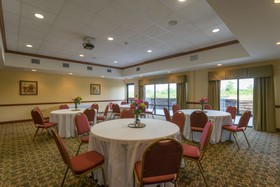 Holiday Inn Express & Suites Lexington NW-The Vineyard