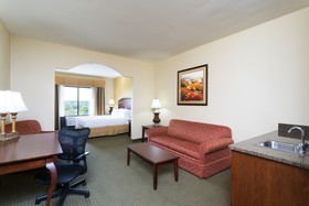 Holiday Inn Express & Suites Lexington NW-The Vineyard