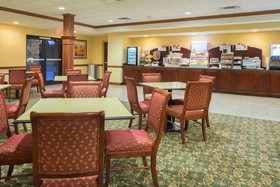 Holiday Inn Express & Suites Lexington NW-The Vineyard