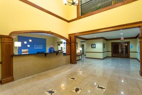 Holiday Inn Express & Suites Lexington NW-The Vineyard