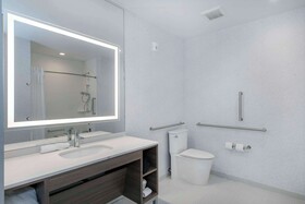 Tru by Hilton Lumberton