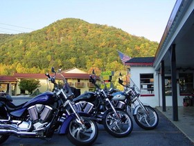 A Holiday Motel Maggie Valley