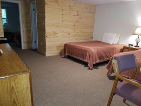 A Holiday Motel Maggie Valley