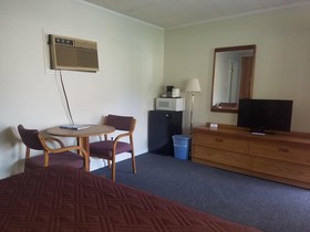 A Holiday Motel Maggie Valley