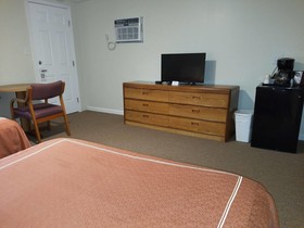 A Holiday Motel Maggie Valley