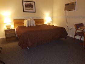 A Holiday Motel Maggie Valley