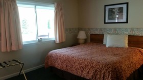 A Holiday Motel Maggie Valley