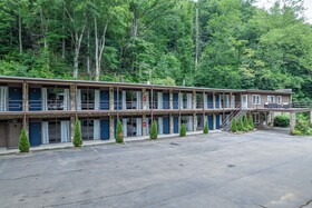 Heart Of The Valley Motel
