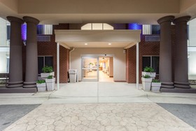 Holiday Inn Express & Suites Mebane