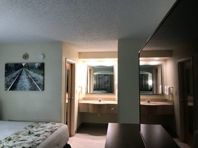 Best Western Inn & Suites - Monroe