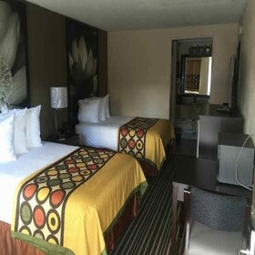 Super 8 by Wyndham Monroe