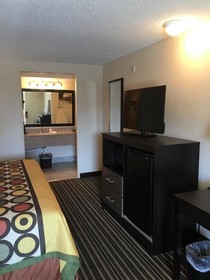 Super 8 by Wyndham Monroe