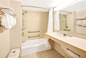 La Quinta Inn & Suites by Wyndham Mooresville