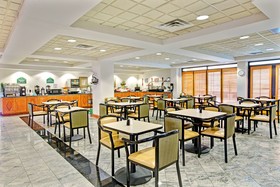 La Quinta Inn & Suites by Wyndham Mooresville