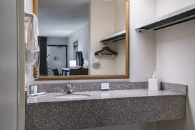 Garnet Inn & Suites
