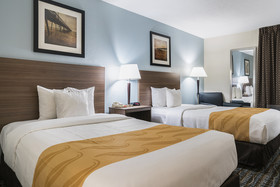 Garnet Inn & Suites