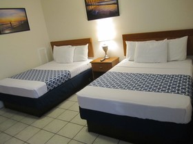 Dolphin Oceanfront Motel