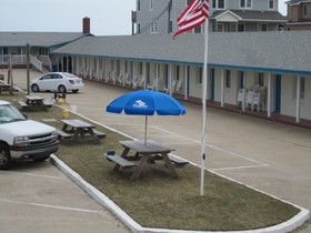 Dolphin Oceanfront Motel