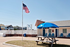Dolphin Oceanfront Motel