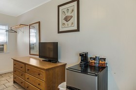 Dolphin Oceanfront Motel