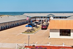 Dolphin Oceanfront Motel