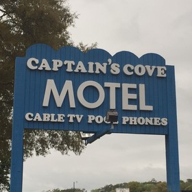 Captain's Cove Motel