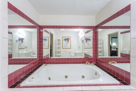 Days Inn by Wyndham Raleigh Glenwood-Crabtree