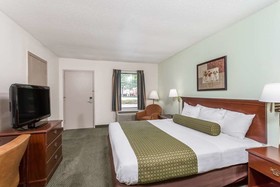 Days Inn by Wyndham Raleigh Glenwood-Crabtree