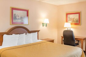 Econo Lodge Raleigh Near Walnut Creek Amphitheatre