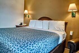 Econo Lodge Raleigh Near Walnut Creek Amphitheatre