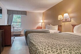 Econo Lodge Raleigh Near Walnut Creek Amphitheatre