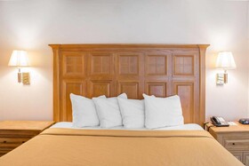 Econo Lodge Raleigh Near Walnut Creek Amphitheatre