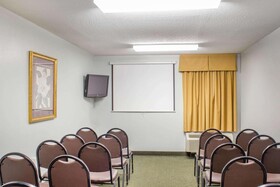 Econo Lodge Raleigh Near Walnut Creek Amphitheatre