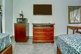 Econo Lodge Raleigh Near Walnut Creek Amphitheatre