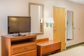 Econo Lodge Raleigh Near Walnut Creek Amphitheatre