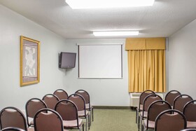 Econo Lodge Raleigh Near Walnut Creek Amphitheatre