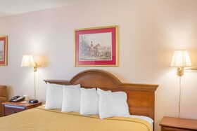 Econo Lodge Raleigh Near Walnut Creek Amphitheatre