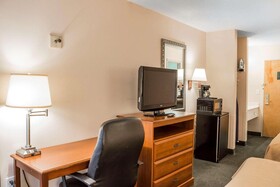 Econo Lodge Raleigh Near Walnut Creek Amphitheatre