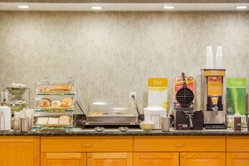 Econo Lodge Raleigh Near Walnut Creek Amphitheatre