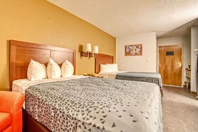 Econo Lodge Raleigh Near Walnut Creek Amphitheatre