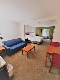 Holiday Inn Express & Suites Raleigh North - Wake Forest