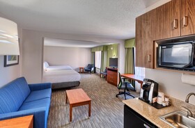 Holiday Inn Express & Suites Raleigh North - Wake Forest