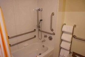 La Quinta Inn & Suites by Wyndham Raleigh Crabtree