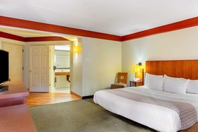 La Quinta Inn & Suites by Wyndham Raleigh Crabtree