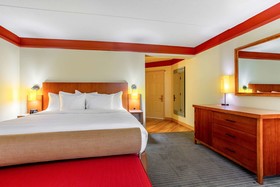 La Quinta Inn & Suites by Wyndham Raleigh Crabtree