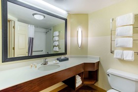 La Quinta Inn & Suites by Wyndham Raleigh Crabtree